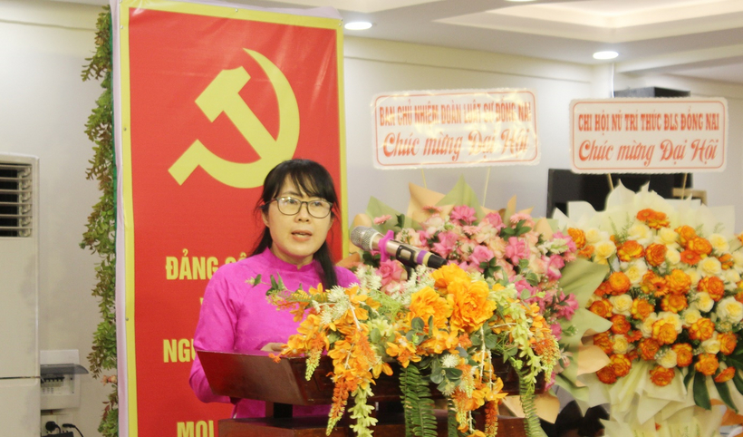Đại hội Chi bộ Đoàn Luật sư tỉnh Đồng Nai: Xây dựng đội ngũ luật sư vững mạnh, đáp ứng yêu cầu thời kỳ mới 9 Luật sư Nguyễn Ngọc Anh thông qua Nghị quyết Đại hội.