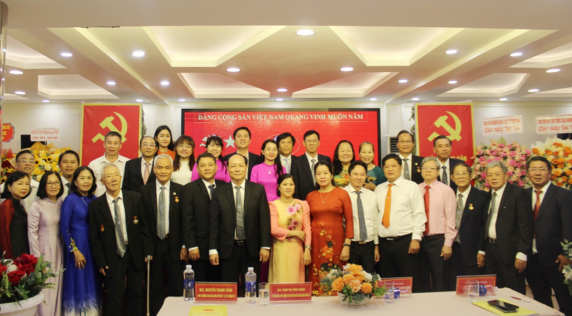 Đại hội Chi bộ Đoàn Luật sư tỉnh Đồng Nai: Xây dựng đội ngũ luật sư vững mạnh, đáp ứng yêu cầu thời kỳ mới 14 Đại biểu tham dự Đại hội chụp ảnh lưu niệm.