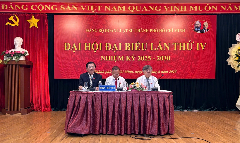 Đại hội Đảng bộ Đoàn Luật sư TP. Hồ Chí Minh nhiệm kỳ 2025 - 2030 1 Đoàn Chủ tịch điều hành Đại hội.