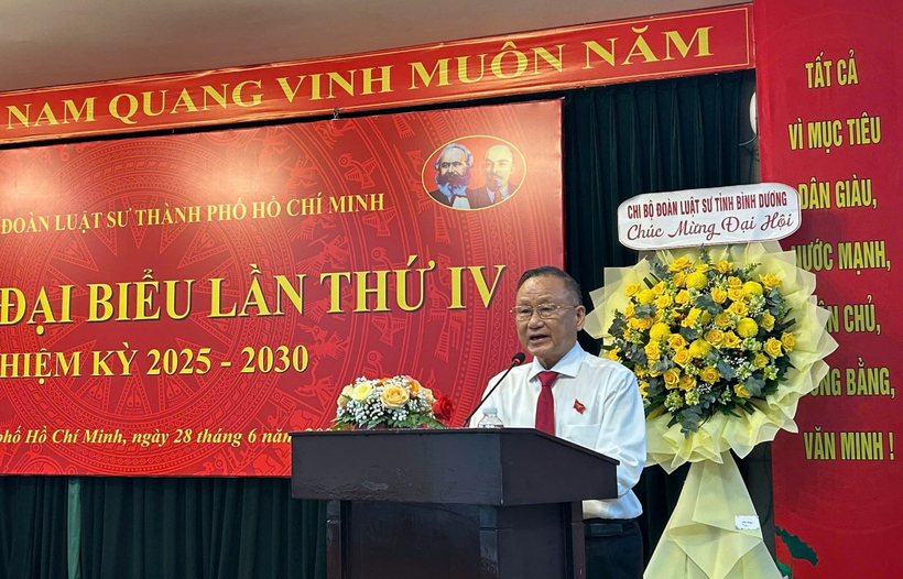 Đại hội Đảng bộ Đoàn Luật sư TP. Hồ Chí Minh nhiệm kỳ 2025 - 2030 2 Luật sư Nguyễn Văn Trung, Bí thư Đảng ủy, Chủ nhiệm Đoàn Luật sư TP. Hồ Chí Minh phát biểu tại Đại hội.