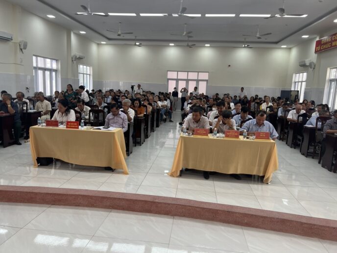 ĐBQH TỈNH KHÁNH HÒA ĐỖ NGỌC THỊNH, CHỦ TỊCH LIÊN ĐOÀN LUẬT SƯ VIỆT NAM TIẾP XÚC CỬ TRI TẠI TỈNH KHÁNH HÒA 1 2