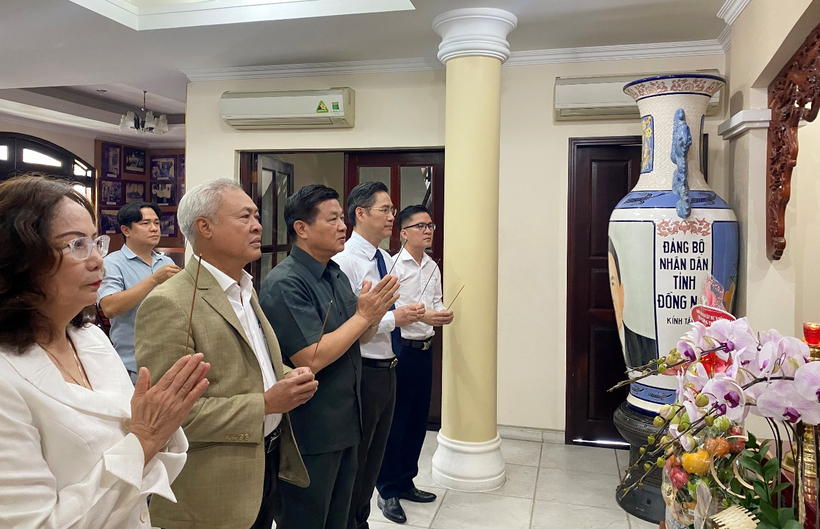 Lãnh đạo Liên đoàn Luật sư Việt Nam dâng hương tưởng niệm cố Luật sư Nguyễn Hữu Thọ 1 Lãnh đạo Liên đoàn Luật sư Việt Nam cùng các luật sư dâng hương tưởng nhớ cố Luật sư Nguyễn Hữu Thọ.