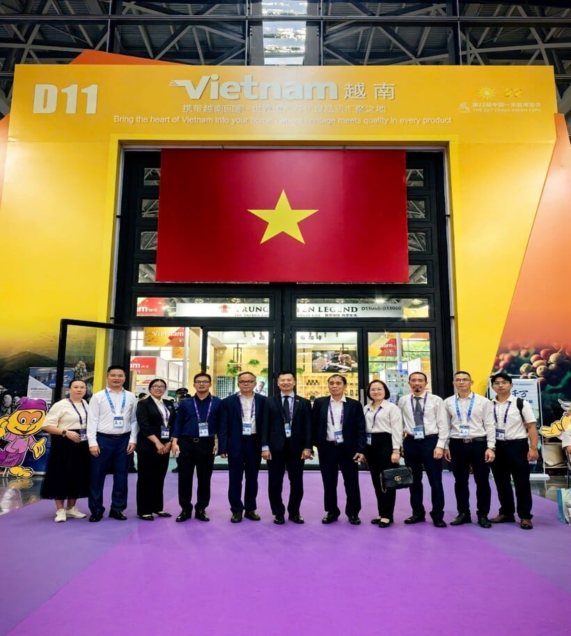 Liên đoàn Luật sư Việt Nam tham dự Hội nghị Trao đổi thực tiễn pháp lý quốc tế 2025 - Hợp tác ASEAN tại Nam Ninh 2 Luật sư Việt Nam và Luật sư Quảng Tây (Trung Quốc) tại Hội Nghị.