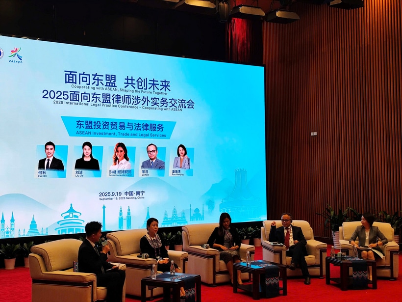 Liên đoàn Luật sư Việt Nam tham dự Hội nghị Trao đổi thực tiễn pháp lý quốc tế 2025 - Hợp tác ASEAN tại Nam Ninh 3 Luật sư Lê Nết phát biểu tại phiên thảo luận.