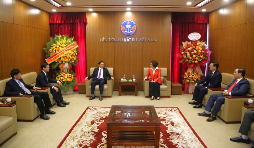 Lãnh đạo Ban Nội chính Trung ương chúc mừng Liên đoàn Luật sư Việt Nam nhân Kỷ niệm 80 năm Ngày Truyền thống Luật sư Việt Nam 1 Ban Nội chính Trung ương chúc mừng Liên đoàn Luật sư Việt Nam nhân Kỷ niệm 80 năm Ngày Truyền thống Luật sư Việt Nam.