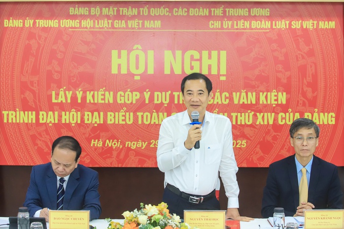 HỘI NGHỊ GÓP Ý HOÀN THIỆN DỰ THẢO VĂN KIỆN ĐẠI HỘI XIV 2 Hội Luật gia và Liên đoàn Luật sư góp ý dự thảo văn kiện Đại hội XIV của Đảng - Ảnh 1.