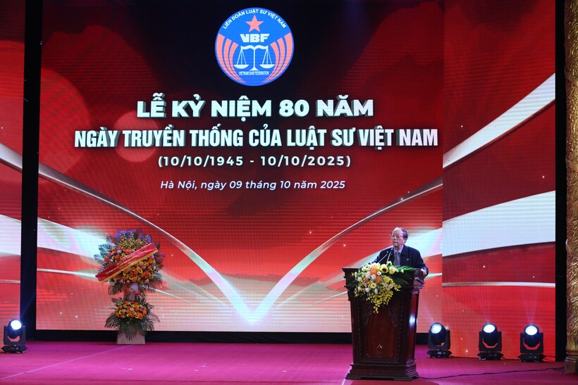 Lễ Kỷ niệm 80 năm Ngày Truyền thống Luật sư Việt Nam: Tiếp tục đổi mới, làm tròn chức năng xã hội cao quý 5 Luật sư Lê Thúc Anh, Chủ tịch Liên đoàn Luật sư Việt Nam khóa I phát biểu.