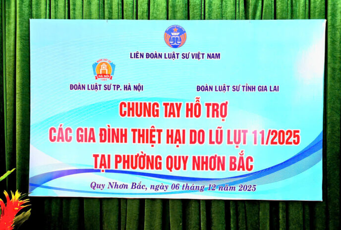 Đoàn Luật sư tỉnh Gia Lai đã tổ chức trao hỗ trợ cho các hộ gia đình tại địa phương chịu ảnh hưởng nghiêm trọng sau thiên tai 1 1