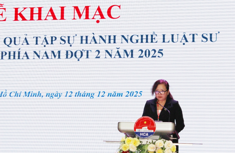Luật sư Nguyễn Thị Hồng Thắm, Ủy viên Ban Thường vụ, Trưởng Ban Thư ký công bố Quyết định thành lập Hội đồng kiểm tra kết quả tập sự hành nghề luật sư đợt 2 năm 2025.