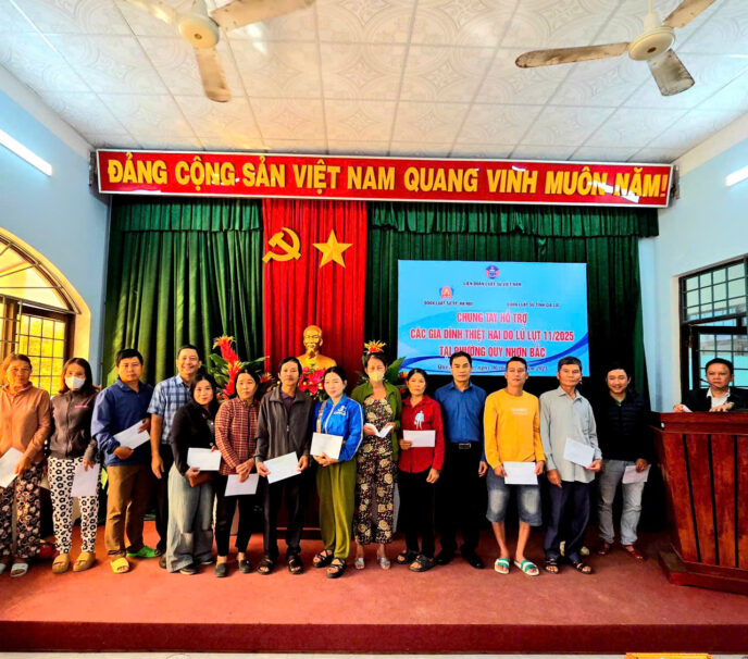 Đoàn Luật sư tỉnh Gia Lai đã tổ chức trao hỗ trợ cho các hộ gia đình tại địa phương chịu ảnh hưởng nghiêm trọng sau thiên tai 6 6