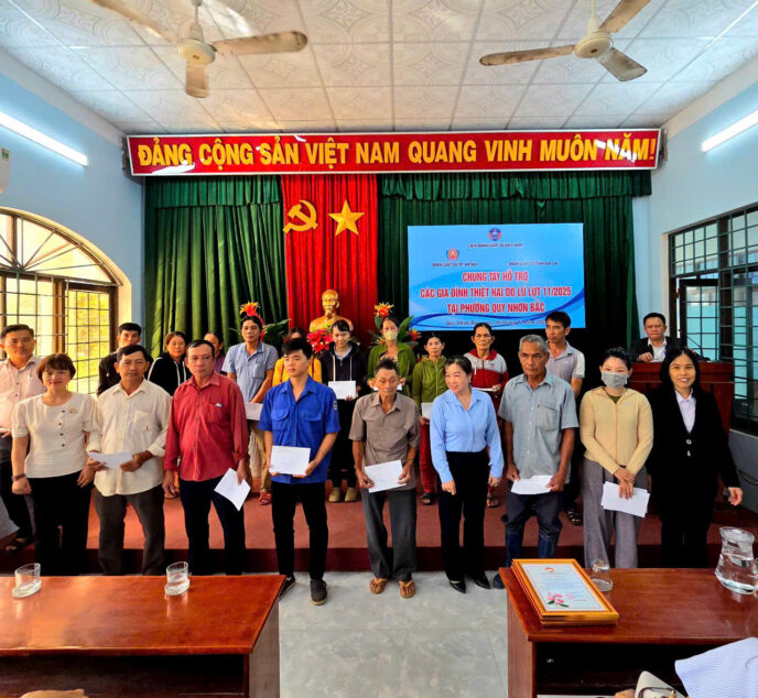 Đoàn Luật sư tỉnh Gia Lai đã tổ chức trao hỗ trợ cho các hộ gia đình tại địa phương chịu ảnh hưởng nghiêm trọng sau thiên tai 7 7
