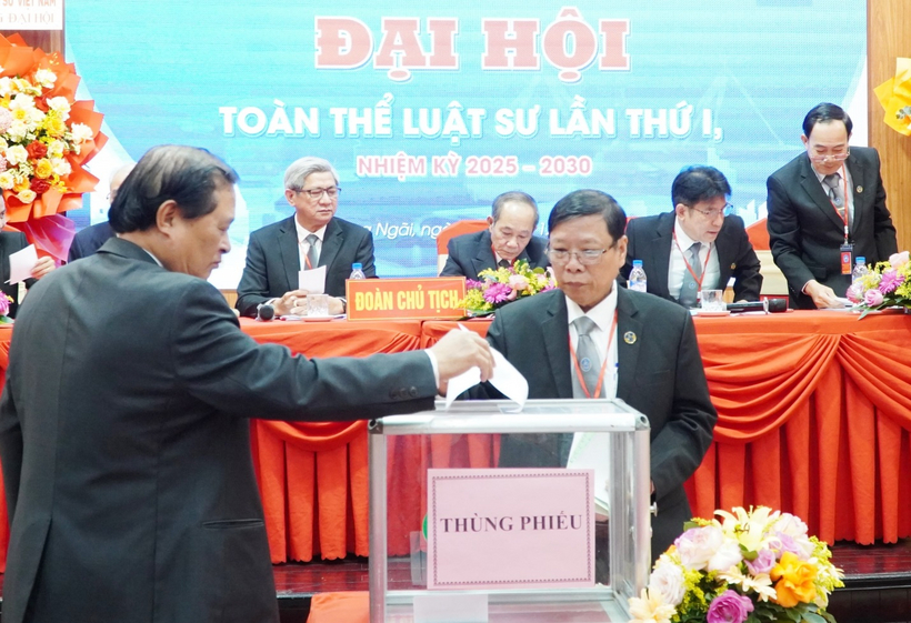 Đoàn Luật sư tỉnh Quảng Ngãi tổ chức Đại hội lần thứ I, nhiệm kỳ 2025 - 2030 3 Đại hội tiến hành công tác bỏ phiếu với sự tham gia của các đại biểu