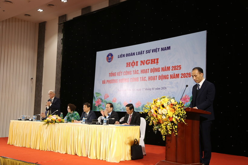 Liên đoàn Luật sư Việt Nam tổ chức Hội nghị Tổng kết công tác, hoạt động năm 2025 và phương hướng công tác, hoạt động năm 2026 1 Luật sư Nguyễn Xuân Anh, Chánh Văn phòng Liên đoàn giới thiệu khách mời Hội nghị.