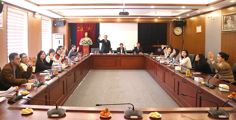 Phó Chủ tịch Liên đoàn Luật sư Việt Nam Nguyễn Hải Nam được giới thiệu ứng cử đại biểu Quốc hội khóa XVI 7 Các đại biểu tiến hành biểu quyết tại Hội nghị.
