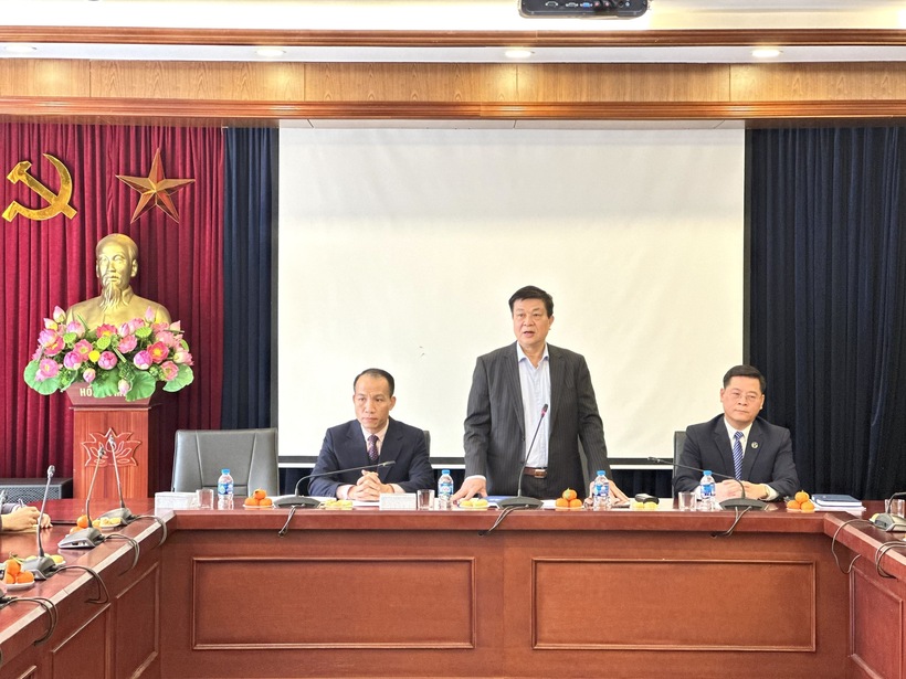 Phó Chủ tịch Liên đoàn Luật sư Việt Nam Nguyễn Hải Nam được giới thiệu ứng cử đại biểu Quốc hội khóa XVI 2 Tiến sĩ, Luật sư Đỗ Ngọc Thịnh, Chủ tịch Liên đoàn Luật sư Việt Nam phát biểu tại Hội nghị.