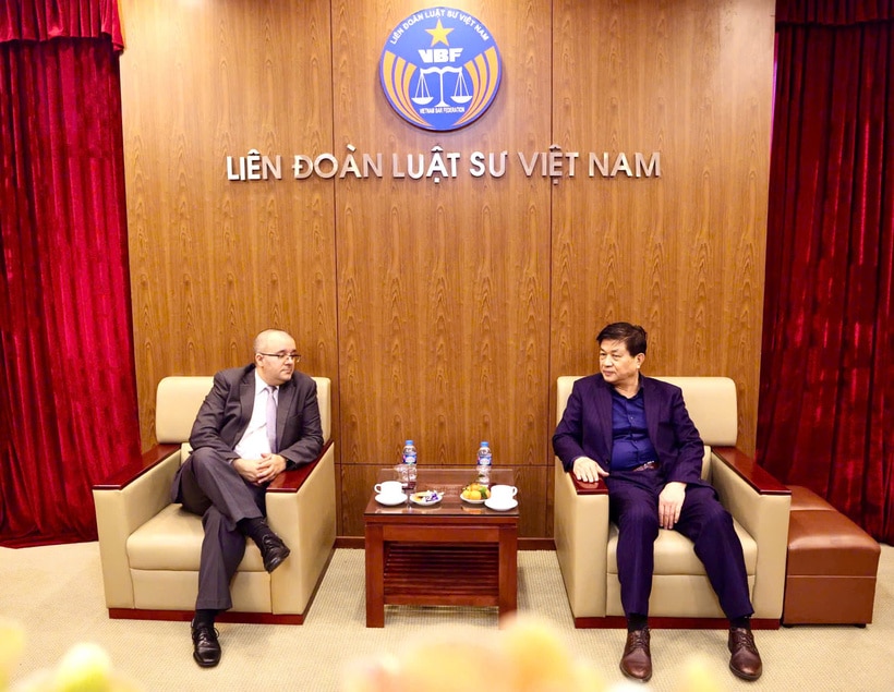 Chủ tịch Liên đoàn Luật sư Việt Nam tiếp Phó Đại sứ Cuba tới chào từ nhiệm 1 Chủ tịch Liên đoàn Luật sư Việt Nam tiếp đón ông Joy Puentes Saldise, Phó Đại sứ Cộng hòa Cuba tại Việt Nam.