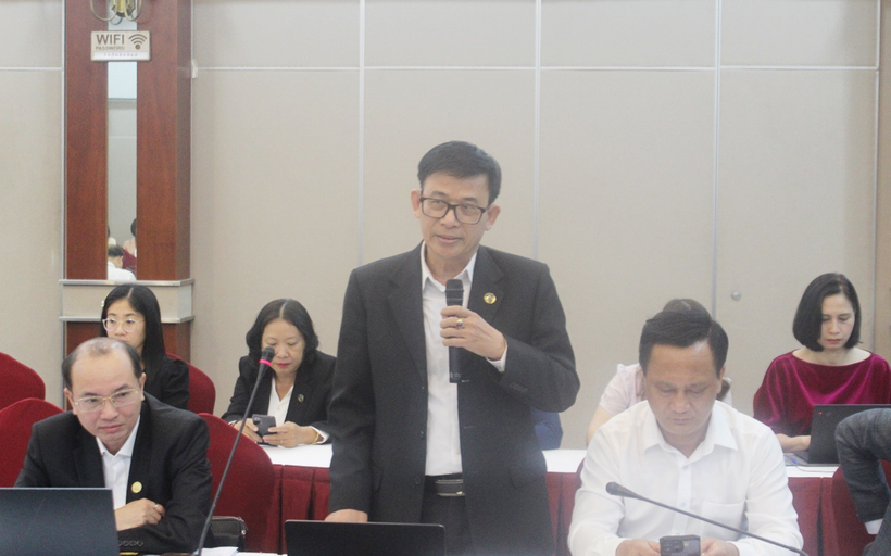 Hội thảo lấy ý kiến về dự thảo chính sách của Luật Luật sư sửa đổi tại khu vực phía Nam 14 Luật sư Lưu Văn Tám, Ủy viên HĐLS toàn quốc, Phó Chủ nhiệm Đoàn Luật sư TP. Hồ Chí Minh cho biết, cần cho người tập sự được tham gia ở mức độ nhất định, và cần được đưa vào quản lý bởi Đoàn Luật sư trong thời gian tập sự và trước khi trở thành luật sư chính thức.