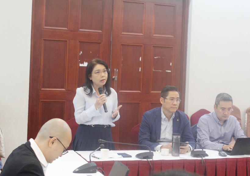 Hội thảo lấy ý kiến về dự thảo chính sách của Luật Luật sư sửa đổi tại khu vực phía Nam 16 Luật sư Phan Thị Hồng Điểm, Ủy viên Ban Chủ nhiệm Đoàn Luật sư TP. Hồ Chí Minh đề xuất sửa đổi khoản 3 Điều 49 Luật Luật sư theo hướng mở rộng phạm vi hành nghề của luật sư hành nghề với tư cách cá nhân. Theo đó, luật sư được tư vấn pháp lý cho các công ty trong cùng hệ thống, công ty con của doanh nghiệp mà luật sư ký hợp đồng lao động, nhằm nâng cao hiệu quả cung cấp dịch vụ pháp lý.