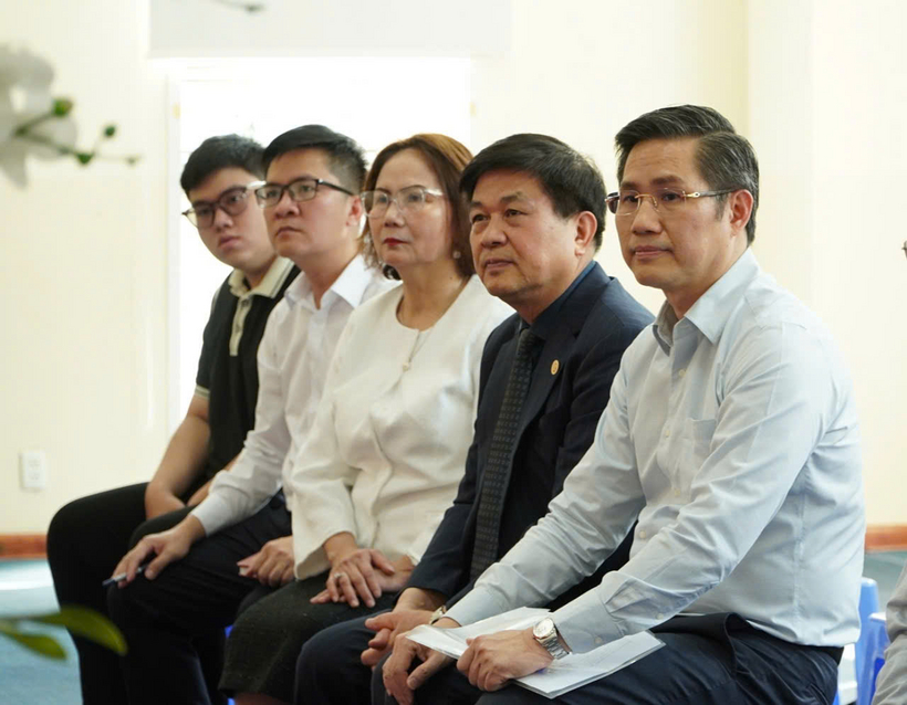 LS. TS Đỗ Ngọc Thịnh, Chủ tịch Liên đoàn Luật sư Việt Nam (thứ hai từ phải sang) tham dự Hội nghị.