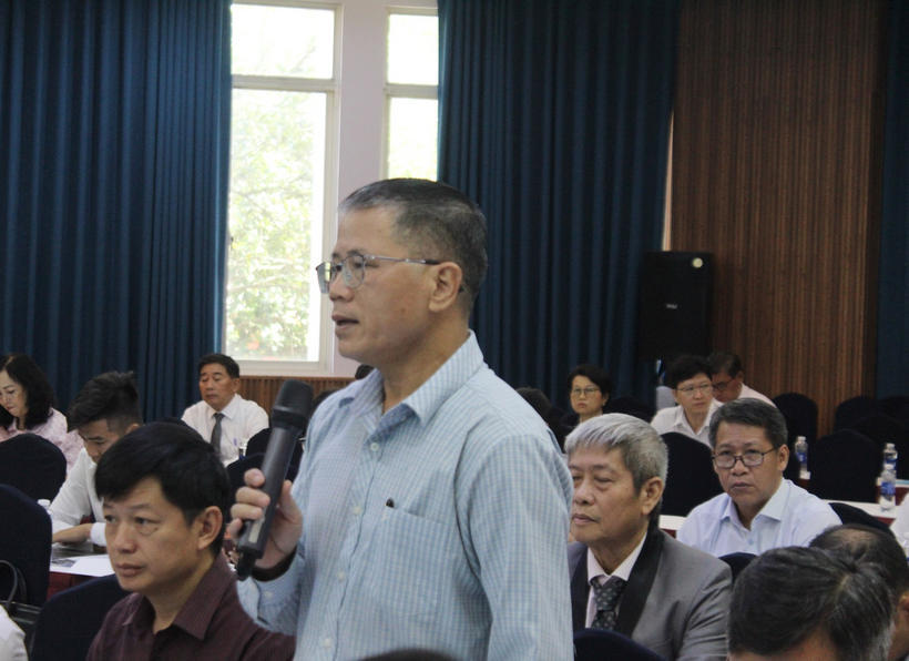 Luật sư Phùng Anh Chuyên góp ý tại Hội thảo.