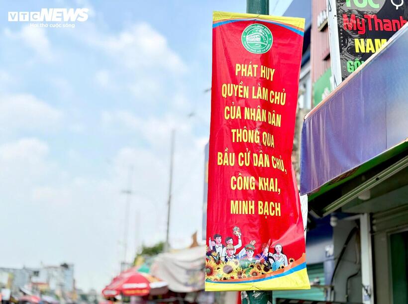 Dân chủ trong bầu cử được thể hiện rõ trong quyền lựa chọn và quyền được lựa chọn.