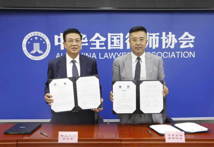Đoàn công tác của Liên đoàn Luật sư Việt Nam sang thăm và làm việc tại Trung Quốc: Ký kết hợp tác với Hiệp hội Luật sư toàn Trung Quốc (Kỳ 1) 7 99999 1
