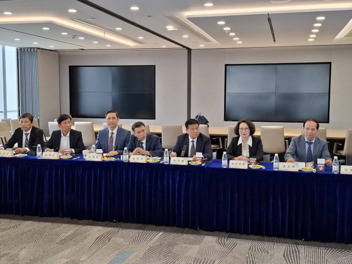 Đoàn công tác của Liên đoàn Luật sư Việt Nam thăm Hiệp hội Luật sư thành phố và một số công ty luật tại Thượng Hải (Kỳ 3) 8 z8024702079342 df35e6dfe3a02e13c816a552de2dada0