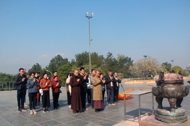 14.viếng thăm tượng đài chiến thắng ĐBP