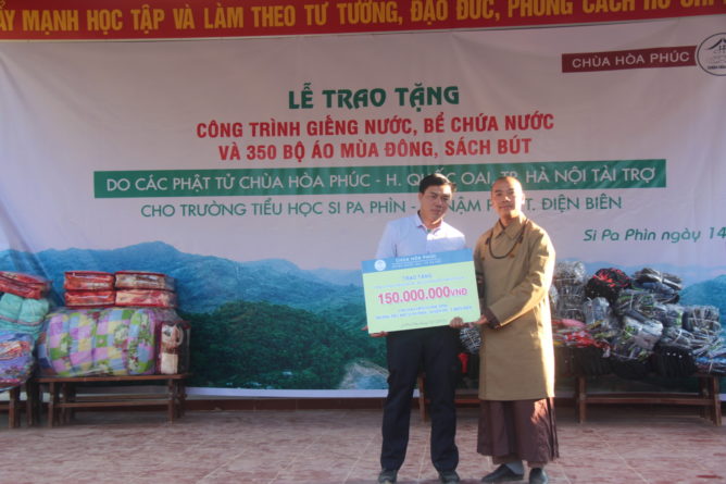 6.trao công trình cho hiệu trưởng