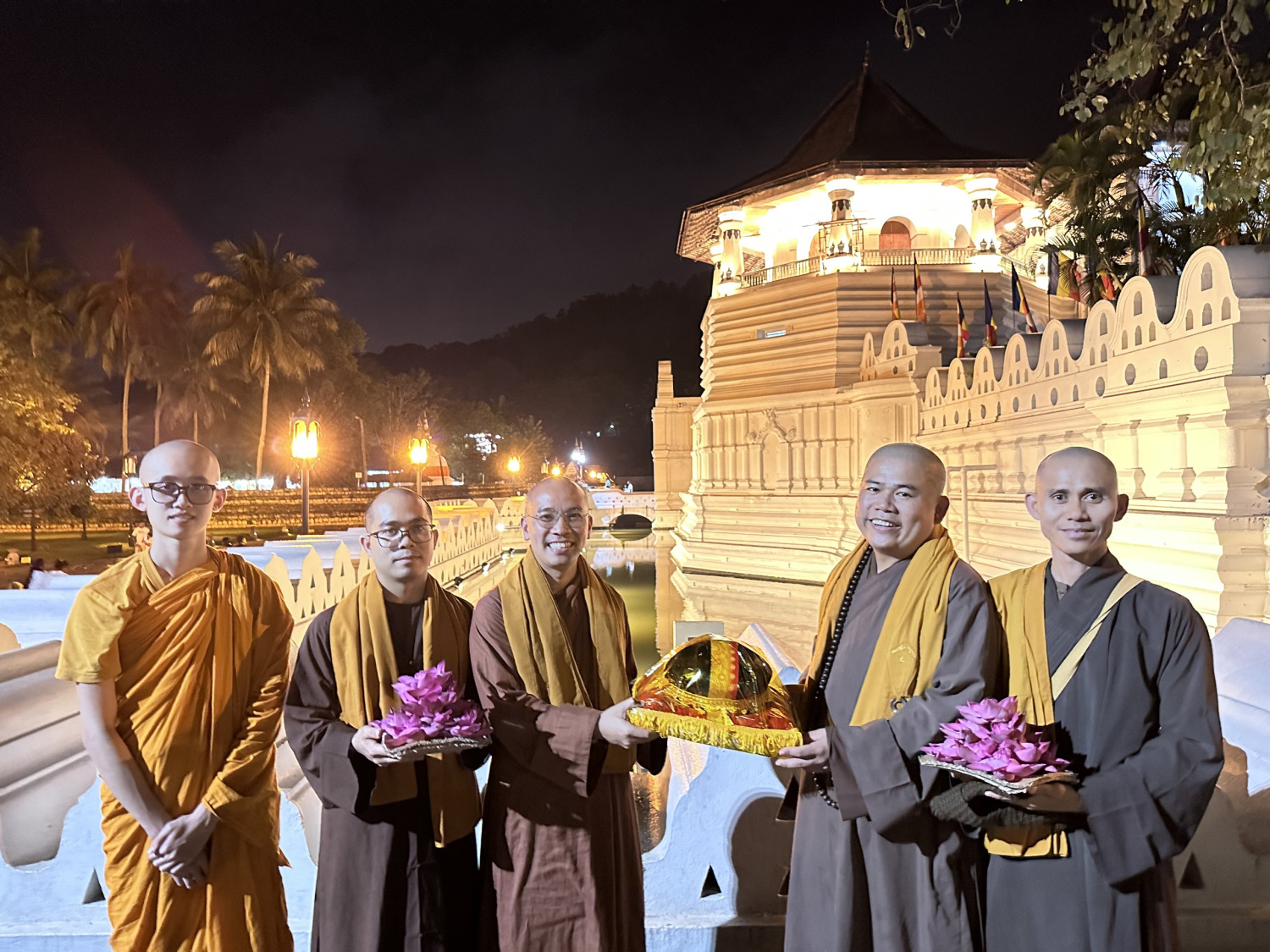ĐẢNH LỄ ĐỨC TĂNG THỐNG, PHÓ TĂNG THỐNG VÀ XÁ LỢI PHẬT 12 2 13