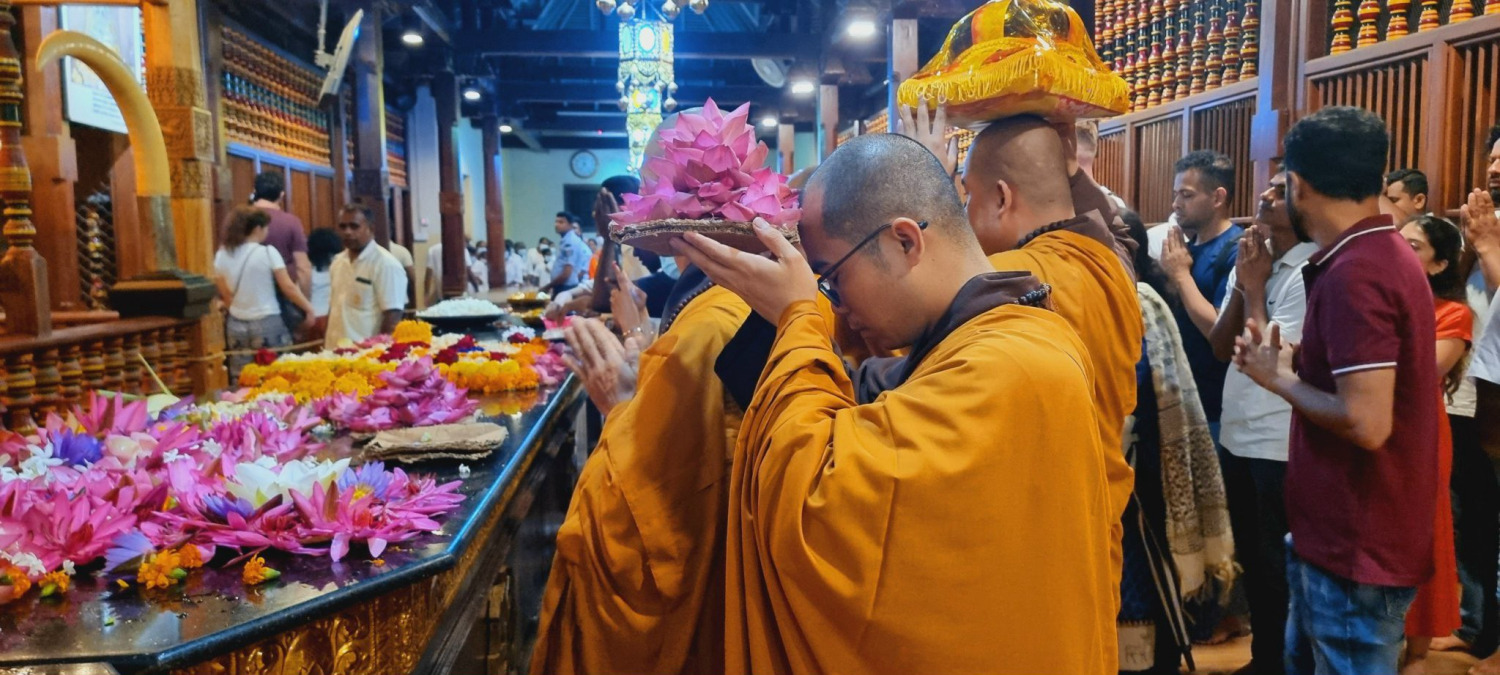 ĐẢNH LỄ ĐỨC TĂNG THỐNG, PHÓ TĂNG THỐNG VÀ XÁ LỢI PHẬT 14 2 15