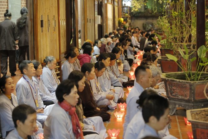 LUNG LINH ĐÊM HỘI HOA ĐĂNG KỶ NIỆM LỄ KHÁNH NHẬT ĐỨC PHẬT A DI ĐÀ 34 12