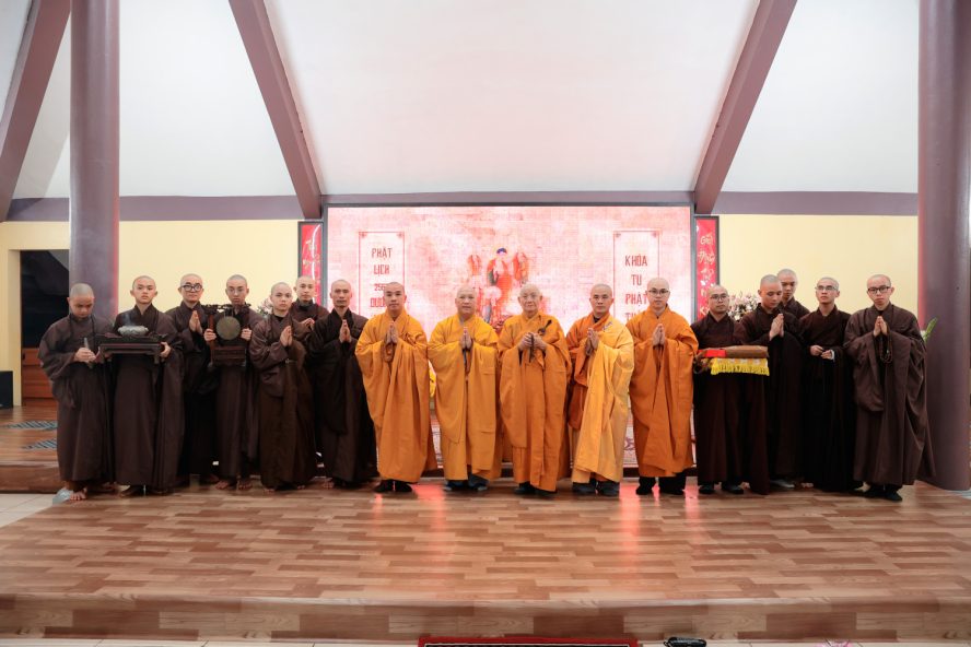 HÒA THƯỢNG TUYÊN LUẬT SƯ THƯỢNG MINH HẠ THÔNG QUANG LÂM THUYẾT GIẢNG TẠI TÙNG LÂM HÒA PHÚC 1 5D8A7131