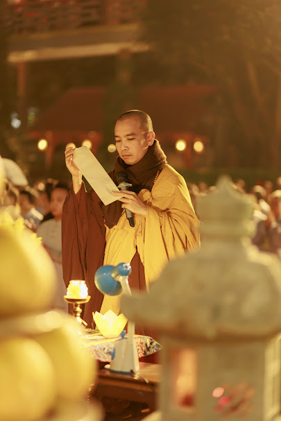 LUNG LINH ĐÊM HỘI HOA ĐĂNG KỶ NIỆM LỄ KHÁNH NHẬT ĐỨC PHẬT A DI ĐÀ 19 6 2