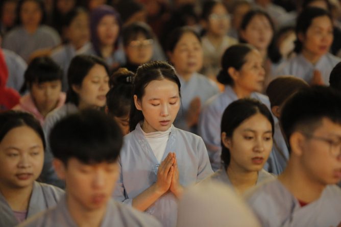 LUNG LINH ĐÊM HỘI HOA ĐĂNG KỶ NIỆM LỄ KHÁNH NHẬT ĐỨC PHẬT A DI ĐÀ 16 7