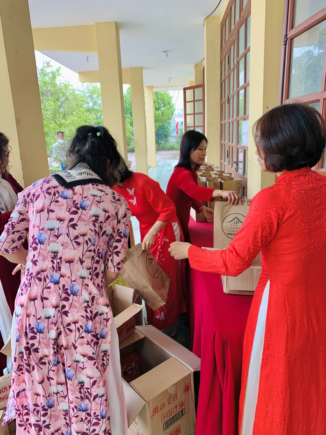 CHƯƠNG TRÌNH TỪ THIỆN CUỐI NĂM QUÝ MÃO - TRAO ĐI LÀ CÒN MÃI 16 z5090392683603 f26e5902253d755993f78a470da9a92e