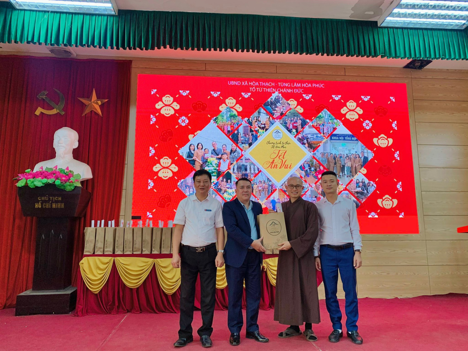 CHƯƠNG TRÌNH TỪ THIỆN CUỐI NĂM QUÝ MÃO - TRAO ĐI LÀ CÒN MÃI 18 z5090392691514 d2fea3a00c6c29b9e52a8cc84b814ca6
