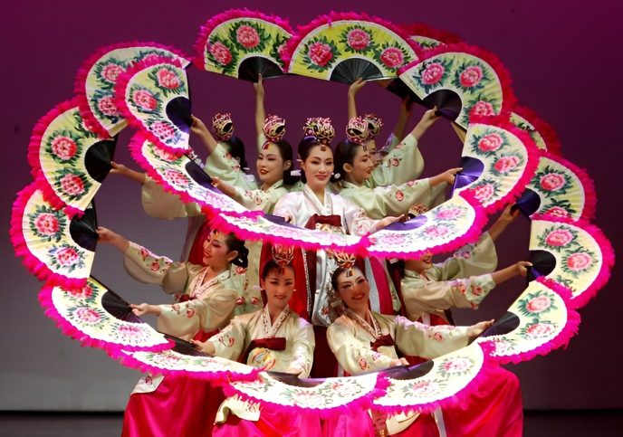 bieu dien nghe thuat truyen thong ki niem ngay hangeul_WANG Language