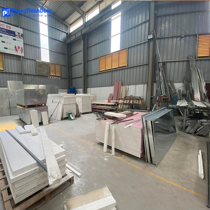 xưởng cửa thép chống cháy phong thịnh door