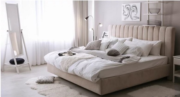 Không nên đặt gương đối diện với giường ngủ