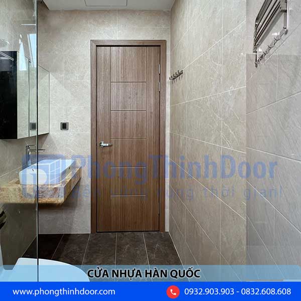 cua nhua abs nha ve sinh