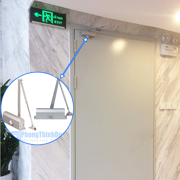 cửa thoát hiểm dùng tay đẩy hơi tự đóng