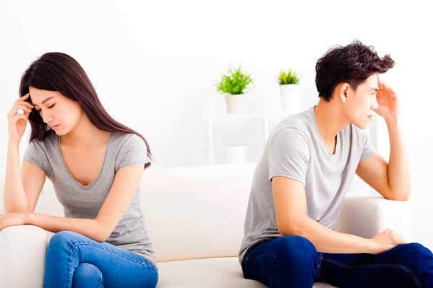 Cửa phòng ngủ đối diện nhau khiến mối quan hệ gia đình bất hòa