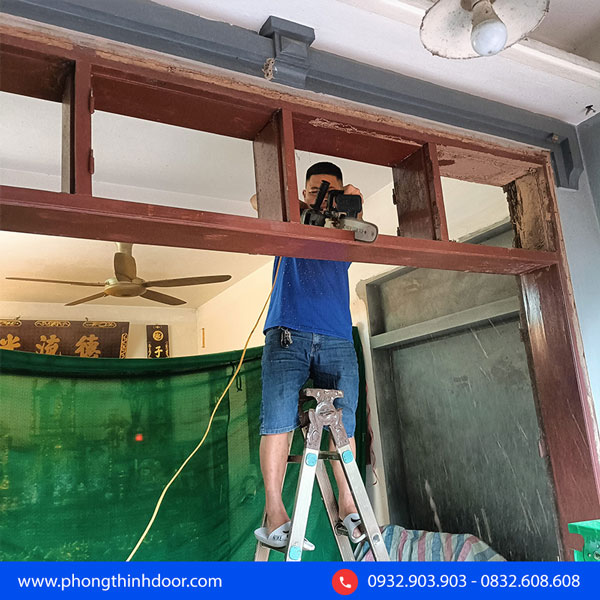 thay cửa gỗ tự nhiên