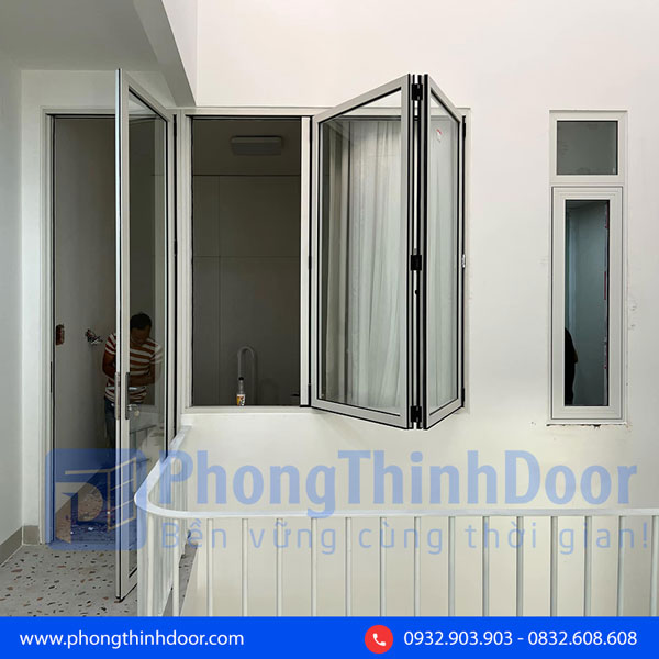 cửa sân thượng nhựa lõi thép