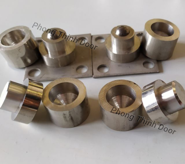 Bản lề trụ cổng
