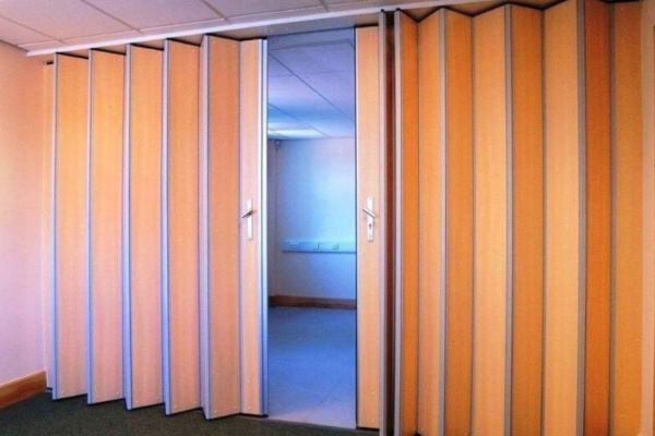 Mẫu cửa xếp nhựa được thiết kế đẹp, hiện đại, sang trọng