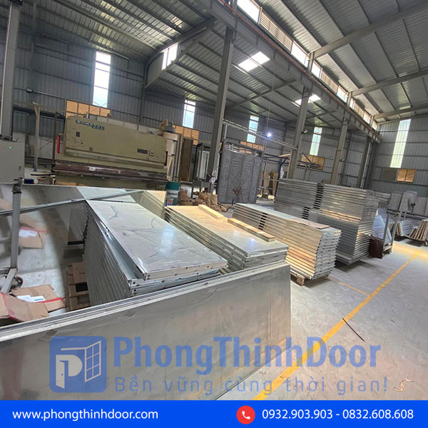 Xưởng cửa thép