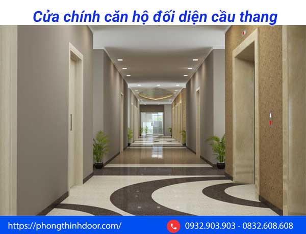 Thang máy nằm đối diện cửa chính sẽ khiến người qua lại nhìn qua ngó lại vào trong nhà