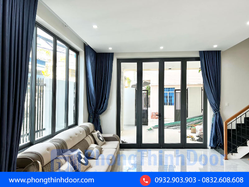 cửa chính 4 cánh nhôm kính